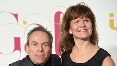 "Harry Potter" actor Warwick Davis mourns death of his wife