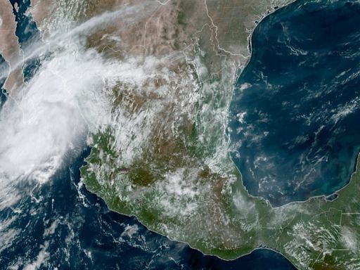 Tropical Storm Ileana heads toward Los Cabos resorts bringing heavy rains