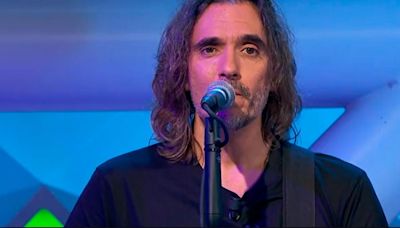 Joaquín Padilla, cantante de La Ruleta, para por completo el programa por un panel: "Está mal"
