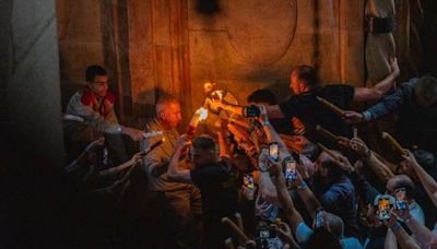 ‘Holy Fire’ Ceremony at Jesus’ Tomb Marks Beginning of Orthodox Easter Celebrations