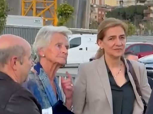 La infanta Cristina y su exsuegra, Claire Liebaert, llegan cogidas de la mano: así demuestran cómo de cercana es su relación