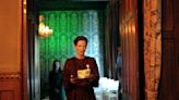 Venice Review: Tilda Swinton Plays Dual Roles in The Eternal Daughter 's Gorgeous and Enigmatic Ghost Story