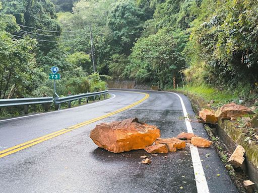 震不停+雨勢 阿里山公路出現落石