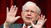 Mystery bidder pays record $19 million in charity auction for lunch with Warren Buffett