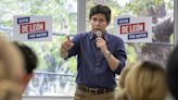 Column: De León, lapped by mayoral front-runners in heavily Latino L.A., begins last-ditch sprint