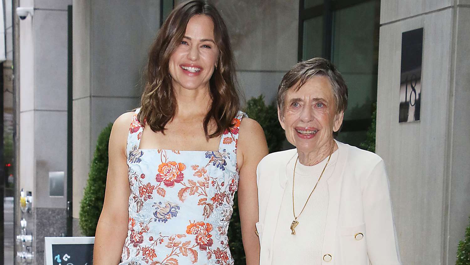 Jennifer Garner And Mom Pat Bring Their Pretend Cooking Show To ‘Today’