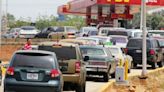 Largas colas por gasolina en la Gran Valencia en los días previos al 28 de julio