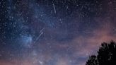 Dos lluvias de meteoritos atravesarán el cielo en simultáneo: cómo verlas y sacar las mejores fotos