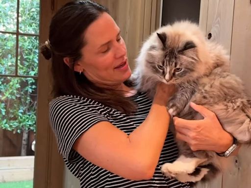 Jennifer Garner Gives Her Cat a Tour of ‘Places in the House He’s Never Seen Before’ in Hilarious Video