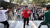 Golpes básicos en box para practicar en la clase masiva del Zócalo