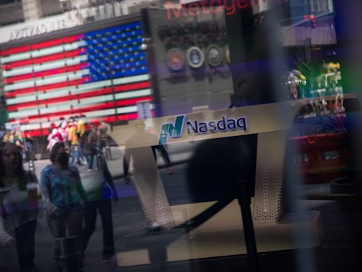 Nasdaq fecha acima de 17.000 pontos e S&P 500 avança, mas Dow Jones cai