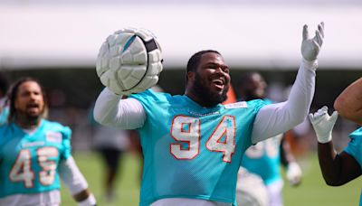 Dolphins release DT Teair Tart after only 4 months