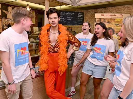 Harry Styles fans go wild after spotting him in hometown Holmes Chapel - en route to Blackpool