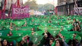 Breve historia del aborto: de las antiguas hierbas egipcias a la lucha actual contra el estigma