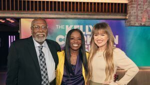 TODAY AT 10: The Kelly Clarkson Show surprises metro Atlanta music teacher on Channel 2
