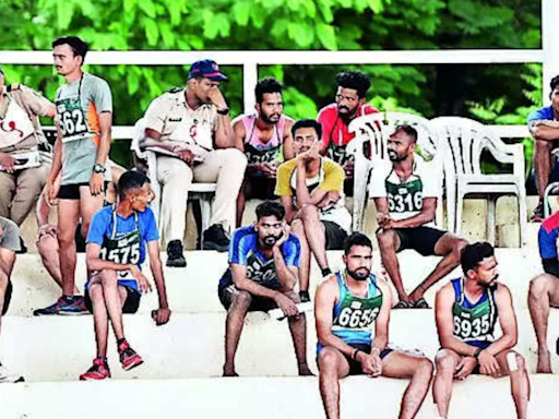 Post-grads, MBAs among 17L in race for 17k Maha police constabulary jobs | Pune News - Times of India