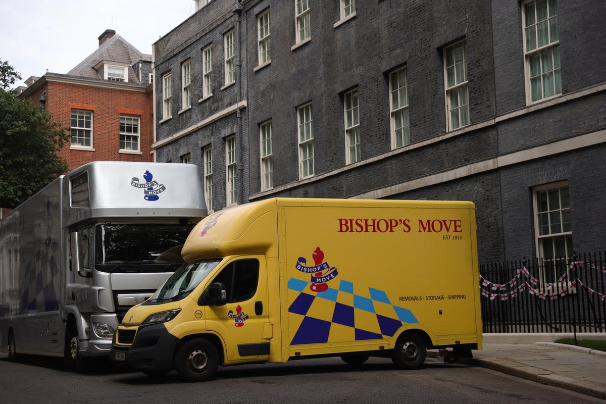 Removal vans spotted outside No 10 as Rishi Sunak ousted by Labour