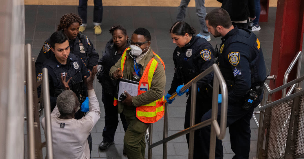 Citing Safety, New York Moves Mentally Ill People Out of the Subway