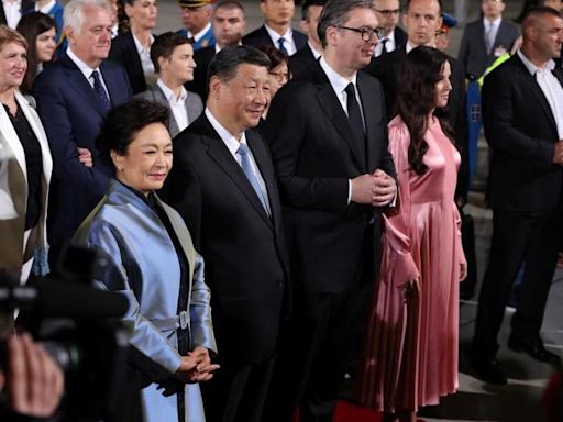 China's Xi gets red-carpet welcome in Serbia