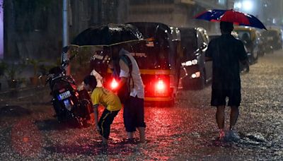 Mumbai rain updates: 4 killed; local trains, buses back on track | 10 points