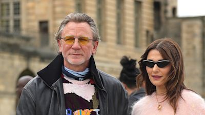 Rachel Weisz & Daniel Craig Look Like The Coolest Parents At The PTA Meeting