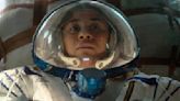 CRÍTICAS. Ariana DeBose en el espacio, Ava DuVernay contra las castas y más estrenos en cines