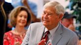 Bob Graham, Folksy Florida Governor and U.S. Senator, Dies at 87