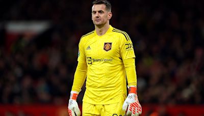 Manchester United hand new contract to 38-year-old ex-England keeper