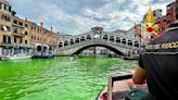 Investigan origen de líquido verde en el Gran Canal de Venecia