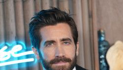 Jake Gyllenhaal trouve qu'être légalement aveugle l'a aidé dans son travail d'acteur