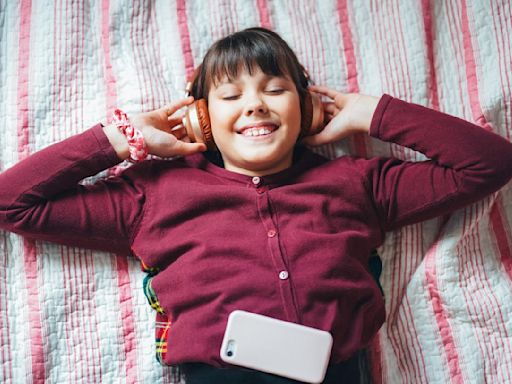 Want to spur your child’s intellectual development? Use audiobooks instead of videos