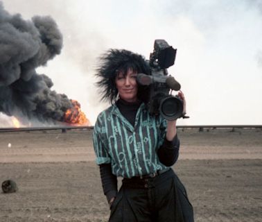 ‘Never Look Away’ Review: Lucy Lawless Directs Fascinating Documentary on Death-Defying Photojournalist Margaret Moth