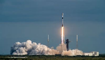 SpaceX lancia 23 satelliti Starlink, atterraggio del 300esimo razzo di Ace (foto)