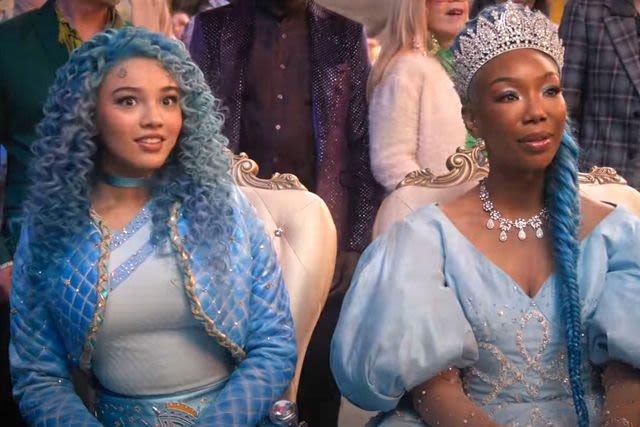 Brandy’s Cinderella is back and nearly beheaded in “Descendants: The Rise of Red ”trailer