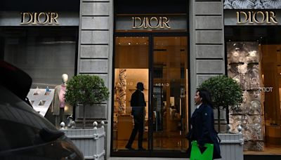 Autoridades de Italia investigan a Armani y Dior por sus prácticas laborales