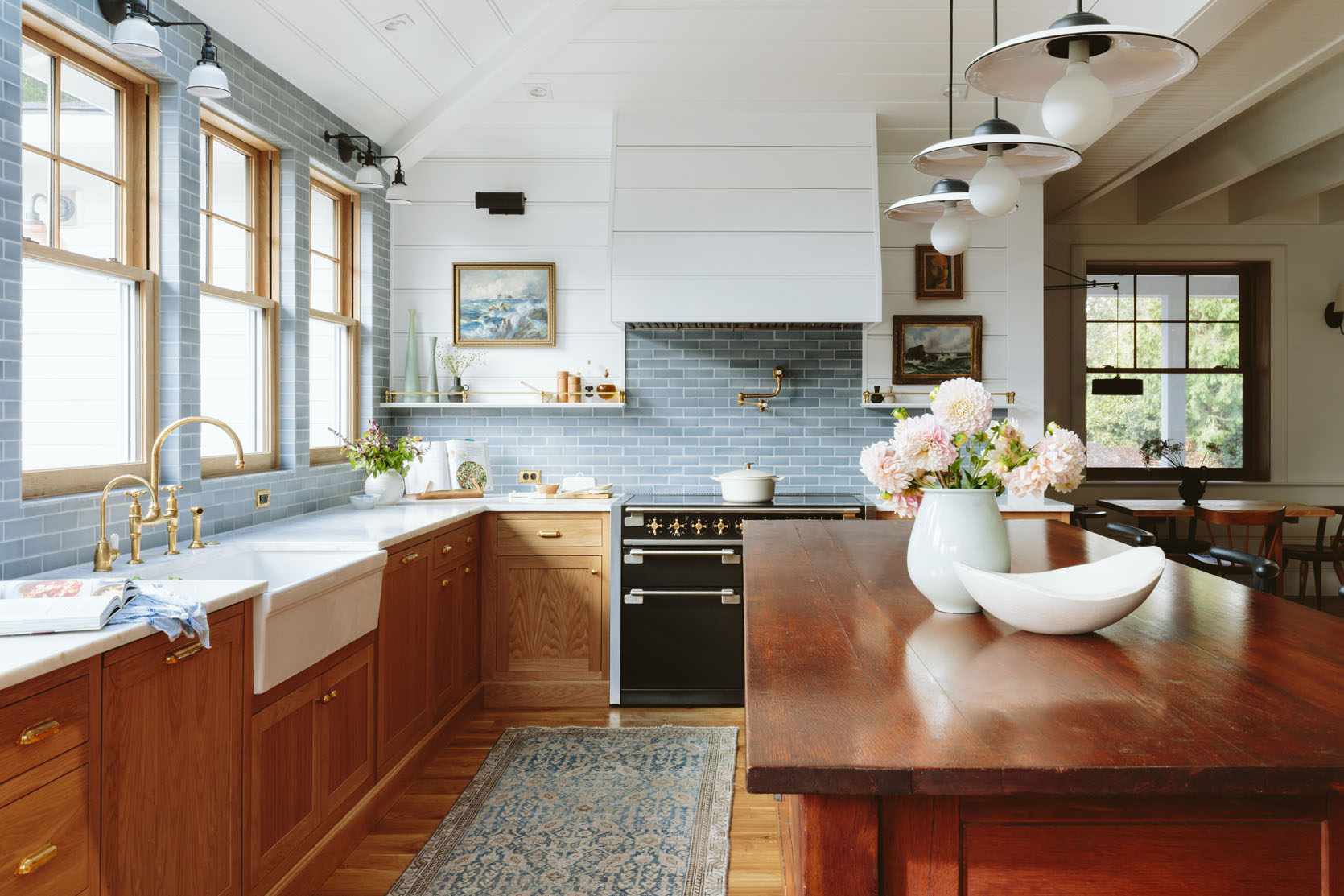 Don't Demo Your '90s Wood Kitchen—It Might Be Back in Style, According to Designers