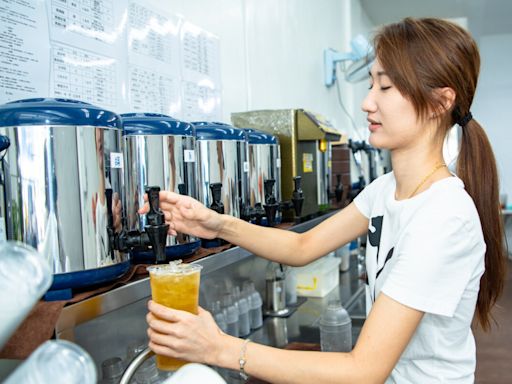 中彰投分署豐富創業資源當後盾 女青年搖出中部首家飲品店