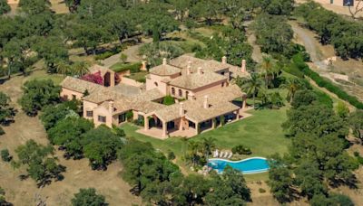 Las tres casas de la semana: vivir cerca de la mansión de Julio Iglesias en Ojén cuesta 10,5 millones de euros