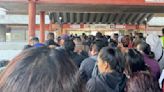 Metro CDMX hoy: Dosifican usuarios en Línea A y se quejan por grandes retrasos