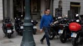 Ofensiva vecinal para prohibir las motos en las aceras de Barcelona