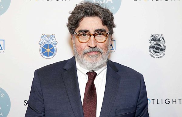 Alfred Molina Tearfully Recalls Father Rejecting His Acting Career: 'I Did Disappoint My Dad'