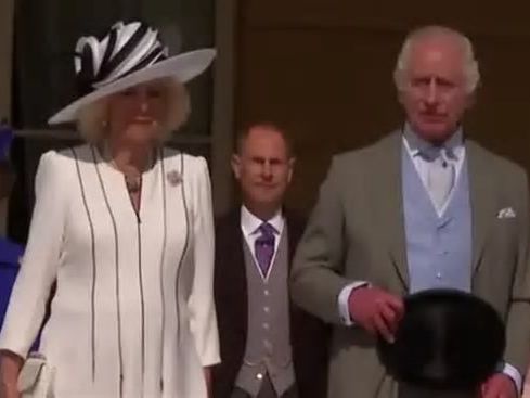 Rei Charles e rainha Camilla dão festa real no Palácio de Buckingham