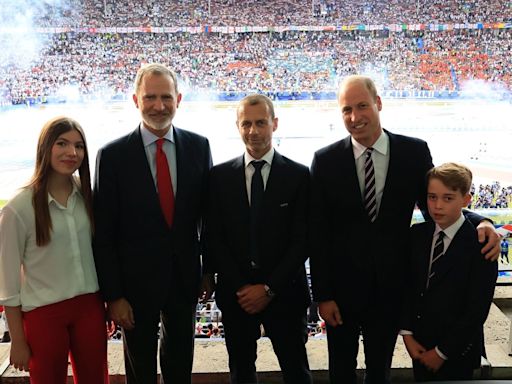 El príncipe William y su hijo George coinciden con el rey Felipe y la infanta Sofía en la final de la Eurocopa