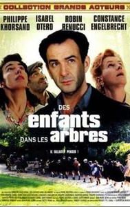 Des enfants dans les arbres