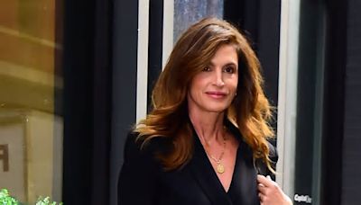 Gli stivali texani di Cindy Crawford per la Primavera 2024