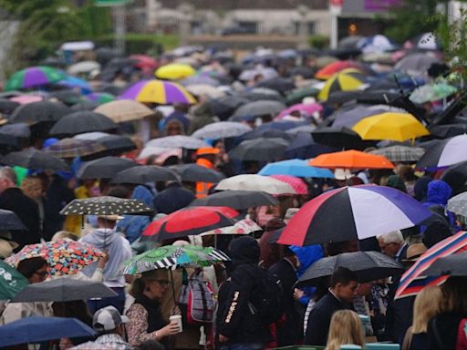 UK Weather: Met Office warns of severe gales and heavy rain as heatwave fizzles out