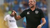 Artur Jorge destaca o coletivo do Botafogo na vitória diante do Cuiabá 'uma vitória como equipe'