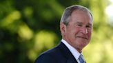 El ex presidente George W. Bush confunde Ucrania con Irak al hablar sobre ‘invasiones brutales e injustificadas’