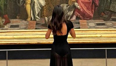 Kendall Jenner was barefoot at the Louvre. Guess how some people reacted