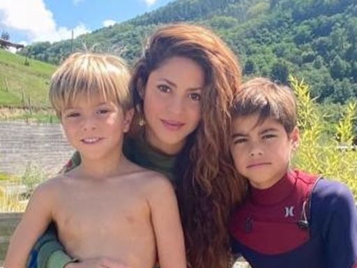 Milan y Sasha, hijos de Shakira, destacan en presentación musical de su escuela
